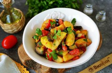 Stewed eggplant with potatoes