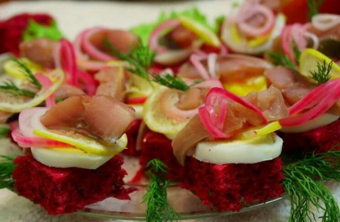 Snacks beet and herring with lemon and egg