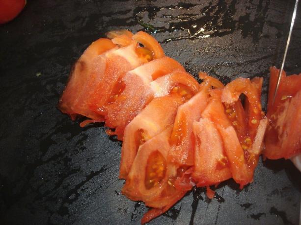 Picture taken by the author (sliced ​​tomatoes)