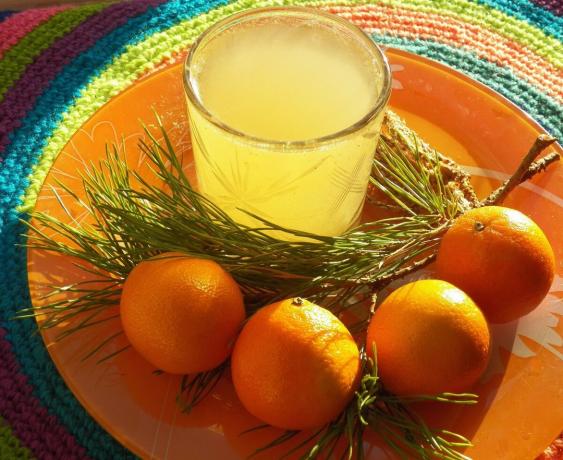 Tangerine-fir drink