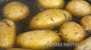 I add 0.5 kg of salt to the pan and cook the potatoes: it turns out not at all salty, very tasty and does not spoil for a long time