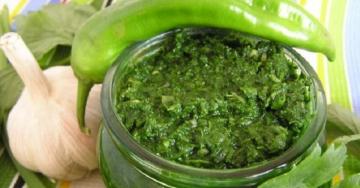 Green adjika. Ostrenkoe and tasty