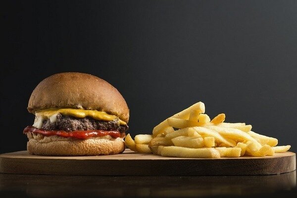 Fast food turns out to not only lead to extra pounds (Photo: Pixabay.com)