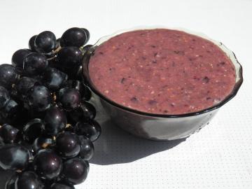 Smoothie Bowl of grape, which gives strength