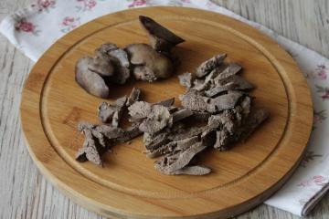 Salad "Obzhorka" with chicken liver: a delicious and easy recipe, proven over the years
