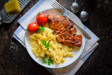Pasta with chicken breast and cheese