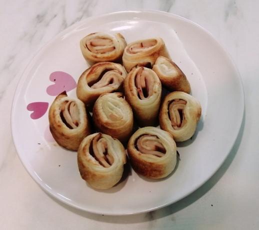 Ham rolls with puff pastry