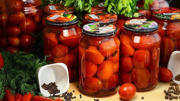 Tomatoes for the winter "Honey" without sterilization