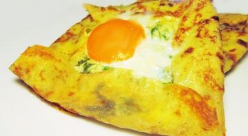 Lazy khachapuri in a frying pan