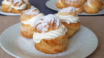 Fabulously soft and airy cake Old Town. Cooking is easy and simple. eclairs recipe