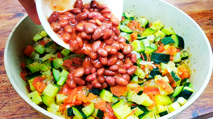 Zucchini with beans