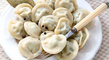 Insanely delicious Siberian dumplings. Language swallow!
