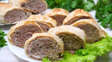 Roll of minced meat in a pita