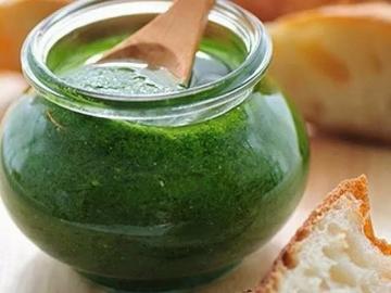 I mixed the garlic, oil and herbs and get a flavorful condiment for the winter. My recipe
