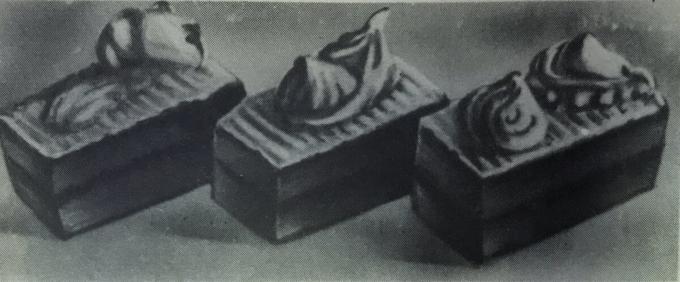 Cake "Sponge with protein cream." Photo from the book "Production of pastries and cakes," 1976 
