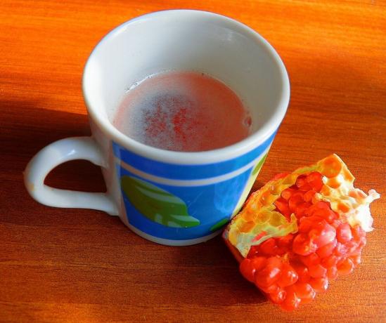 Pomegranate-ginger drink to cleanse the blood