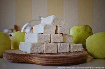 Like apples and sugar to cook a real dessert. Recipe for homemade marshmallows, like "Sharmel"