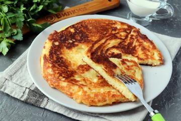 Lazy khachapuri with cheese in a pan