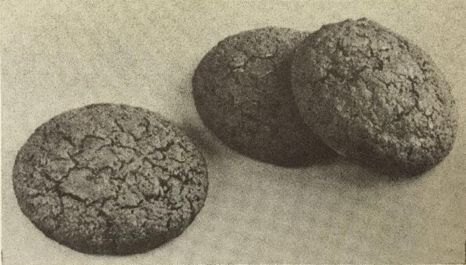  Pastry "almond". Photo from the book "Production of pastries and cakes," 1976