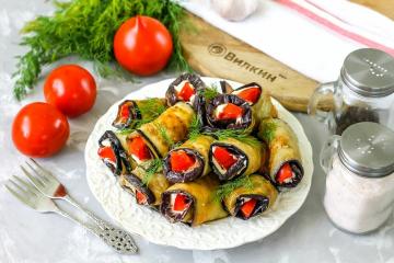 Eggplant rolls with tomatoes and garlic