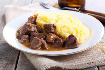 Stew with gravy and mashed potatoes