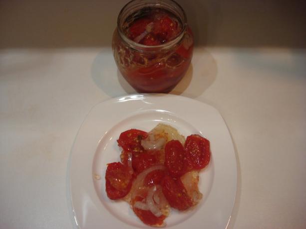 Picture taken by the author (tomatoes in gelatin ready)