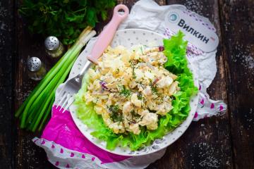 Chicken salad with pineapple and mushrooms