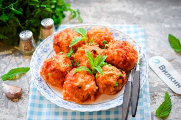 Meatballs with gravy in a pan