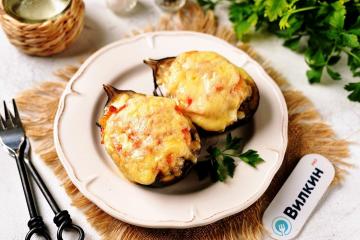 Eggplant with minced meat and tomatoes in the oven