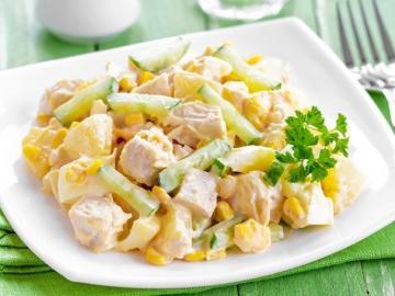 Salad with smoked chicken and pineapple