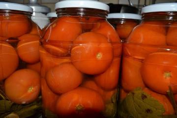 Tomatoes pickled in winter with citric acid