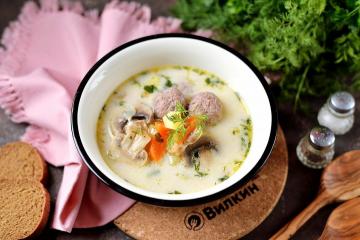 Cheese soup with meatballs