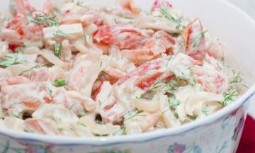 Fresh salad with crab sticks, which all praise! Now just cook it!