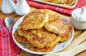 Potato pancakes with ham, cheese and herbs