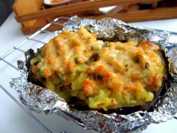 Little-potatoes in the oven with sausage and cheese. favorite recipe