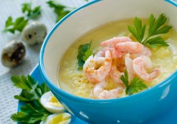 Cheese soup with prawns