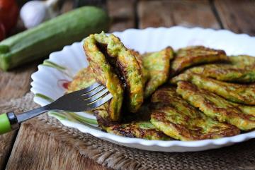 Zucchini pancakes with carrots