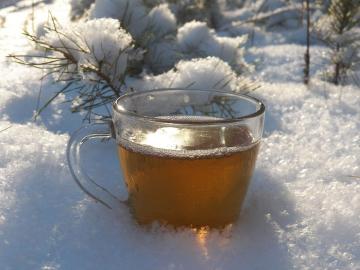 Warming cardamom tea, we have Escape from the cold!