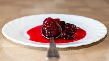 Is it possible to cook cherry jelly without pectin? Experiment with the Swedish Sylt