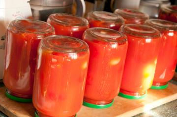 Tomatoes in own juice. I roll up on this recipe every year !!!