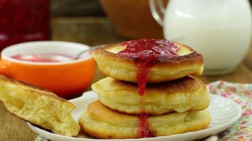 Fluffy pancakes from the children's cottage cheese "Agusha"