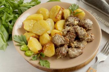 Potatoes with meat and mayonnaise in the oven