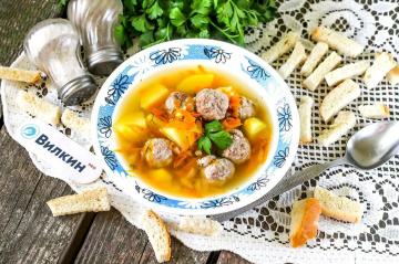 Children's soup with meatballs