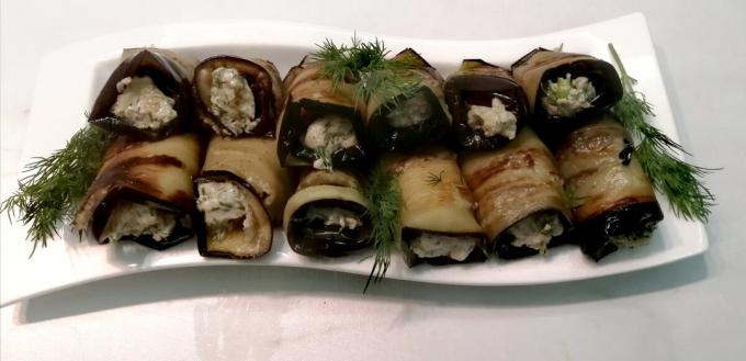 Eggplant rolls with walnuts and garlic