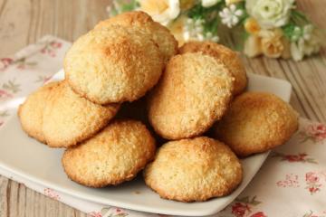 Incredibly delicious coconut cookies only 3 ingredients. Without a drop of oil and flour