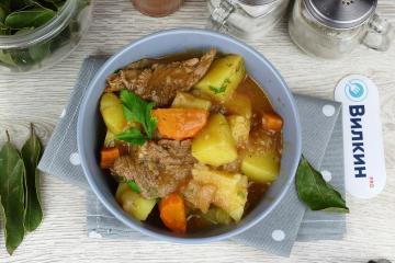 Beef stew with potatoes: the husband is ready to eat at least all week, this recipe always helps