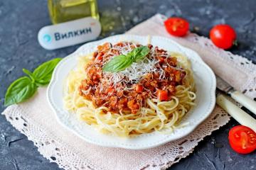Bolognese pasta with minced meat