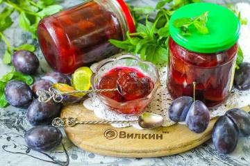 Classic seedless plum jam for the winter