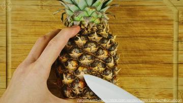 How to cut a pineapple, so it looked nice on the New Year's table. I share an unusual way