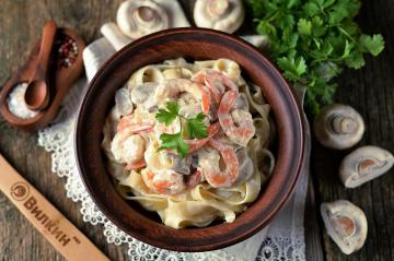 Pasta with shrimps in a creamy sauce